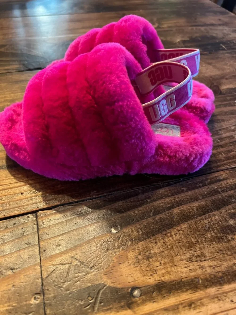 Fluff Yeah Slide UGG Kids Hot Pink